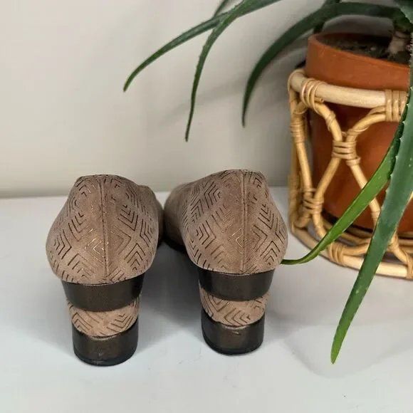 Vtg Salvatore Ferragamo Block Heel Pumps Geometric Embossed Suede Italy Made 9 - Picture 3 of 11
